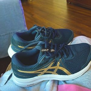 Asics Gel-Contend  size 7 Wonen’s running shoes